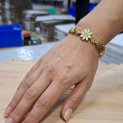 Golden Daisy Anti-Tarnish Floral Bangle